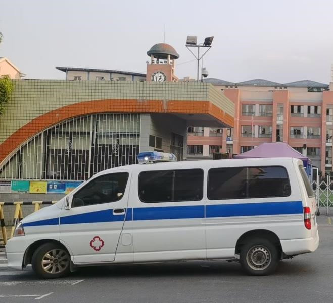 蔚县救护车出租护送骨折病人一公里多少钱